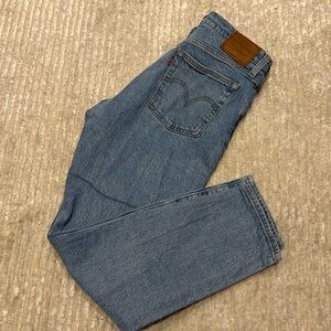 Levi Wedgie Size 28
